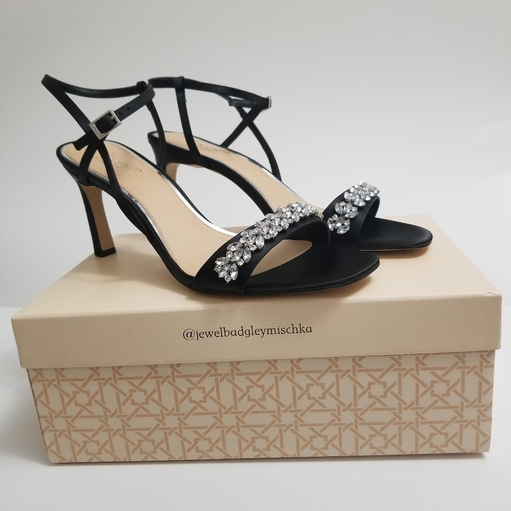 🆕️⬇️Jewel Badgley Mischka Patsy Strappy Crystal Embellished Heel